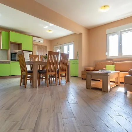 Andela 5 Apartment Makarska